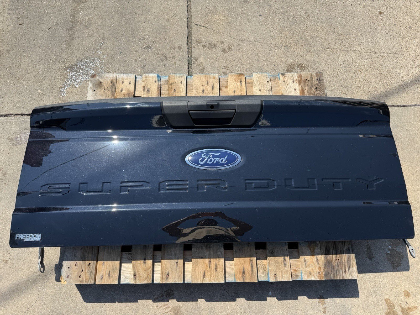 2023–2026 Ford Super Duty F-250/F-350 OEM Replacement Tailgate – Agate Black, Step and Camera Opening
